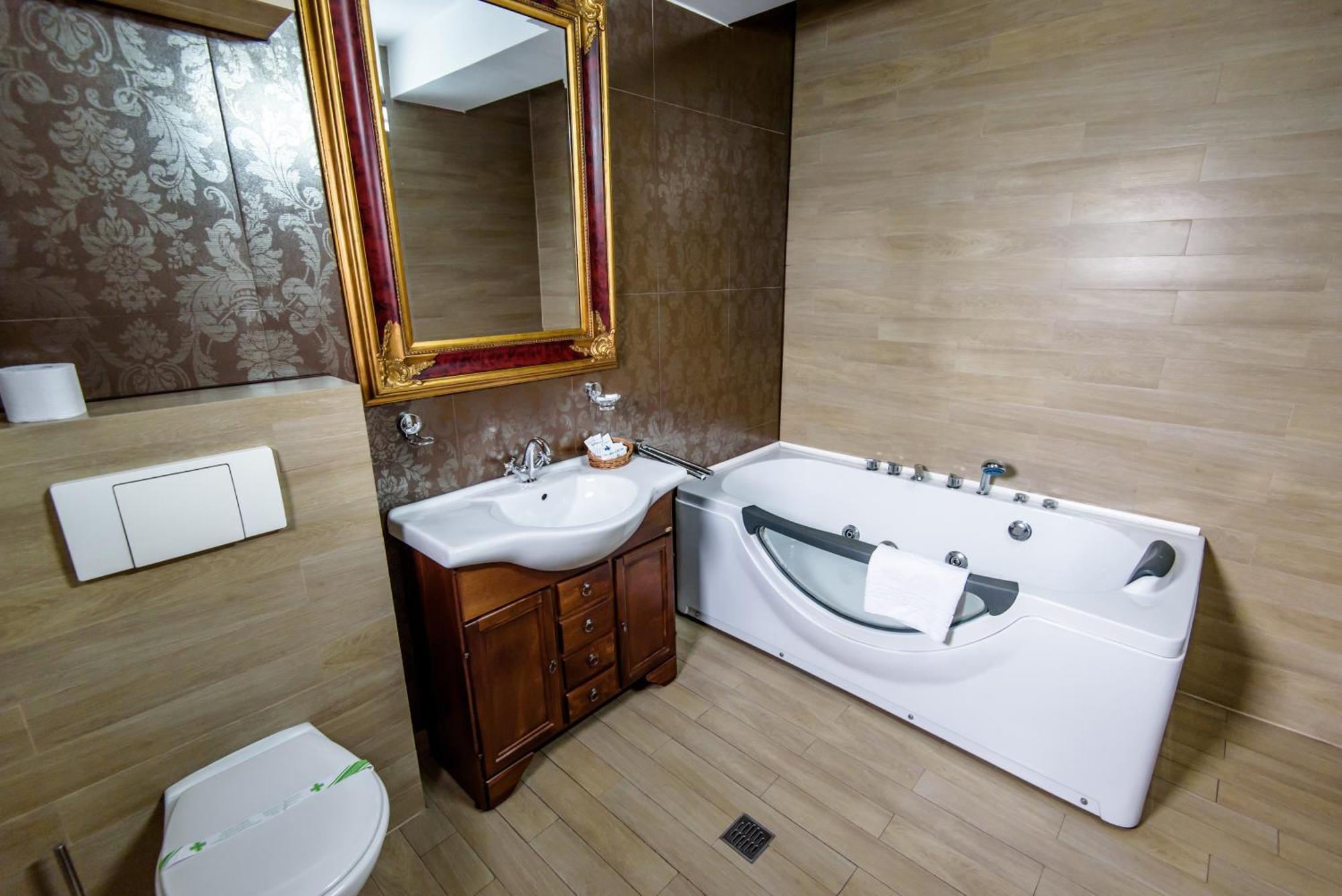 Pensiunea Paradis Ramnicu Valcea Ngoại thất bức ảnh